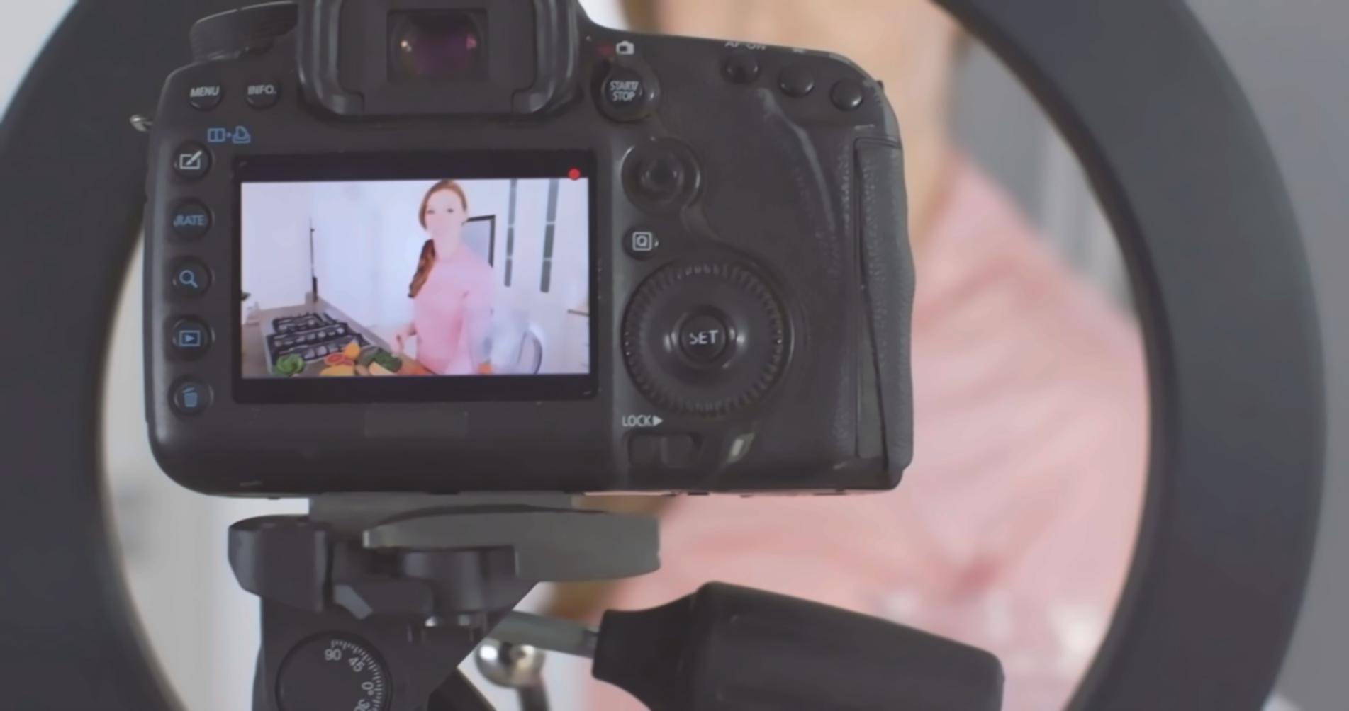 Professionelle Videobearbeitungsumgebung mit moderner Schnittsoftware